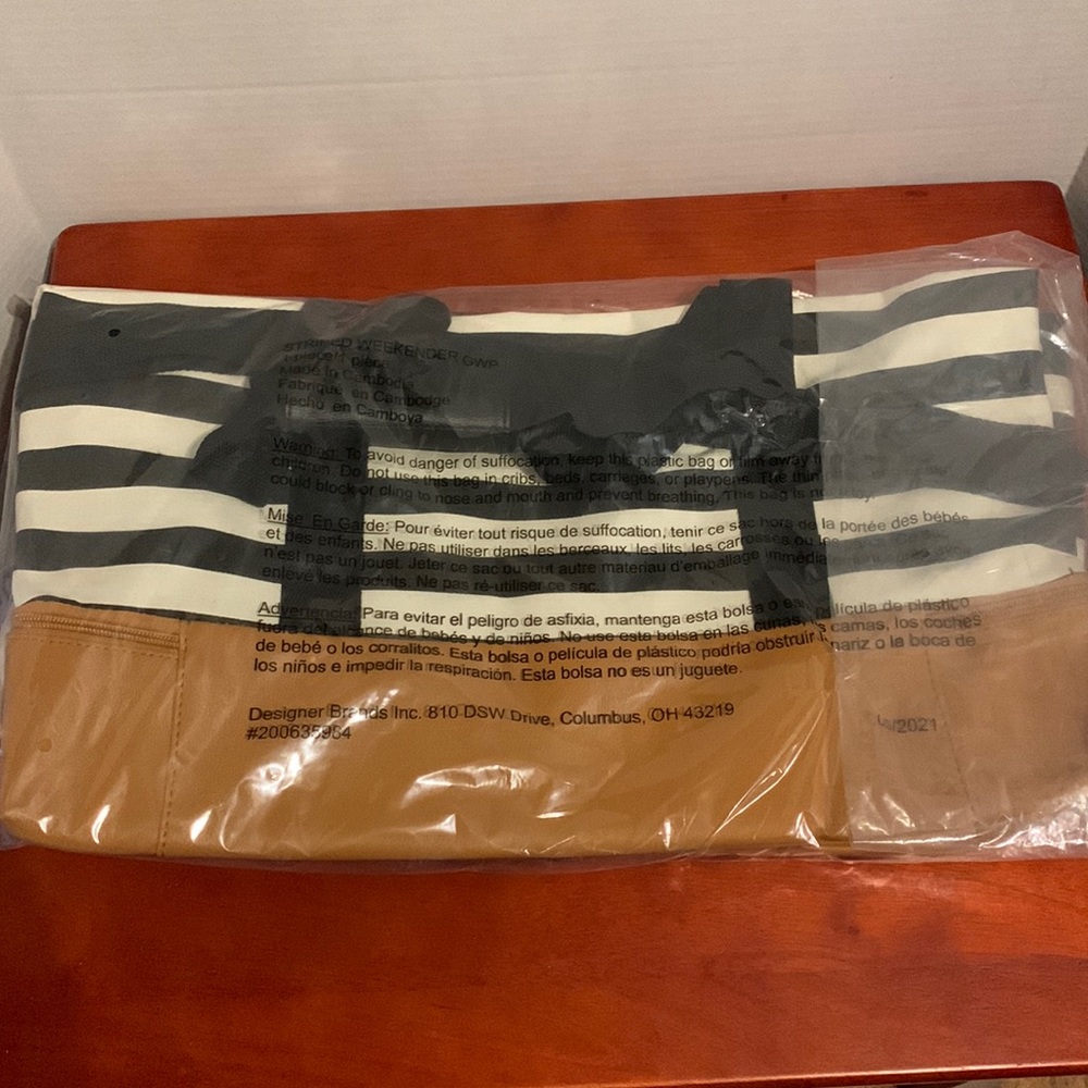 NWT Navy and Cream Striped DSW Weekender Tote